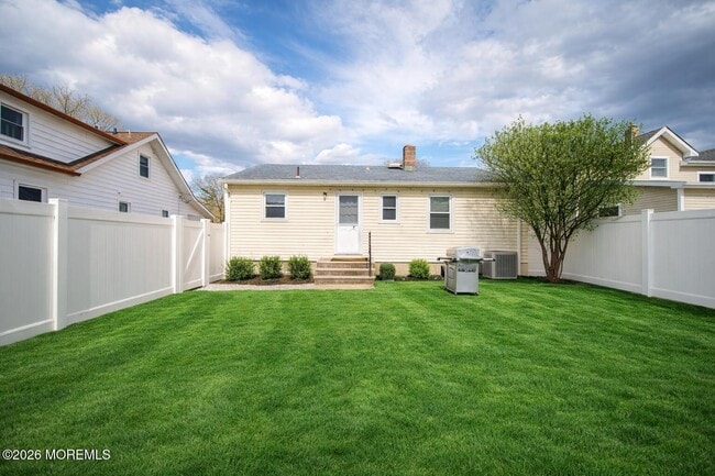 Building Photo - 32 Lake Ave