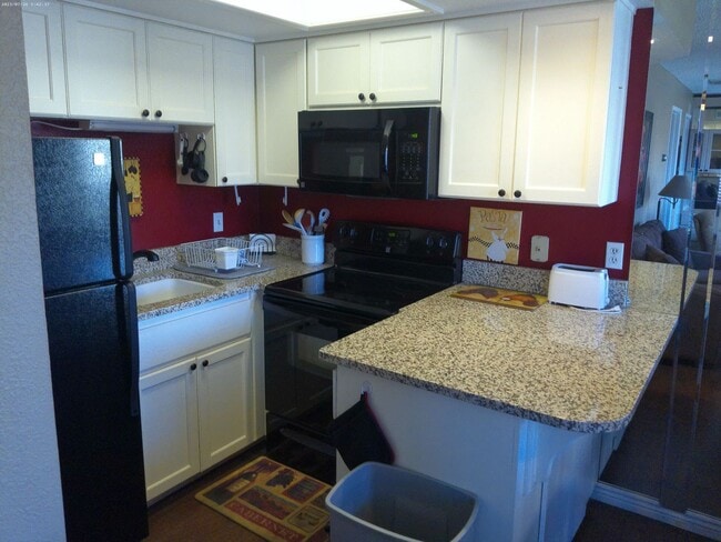 Building Photo - Cozy Studio in Rio Del Sol  Available Now