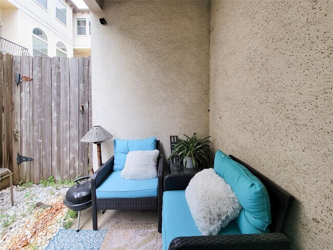 Building Photo - 1421 Bremond St