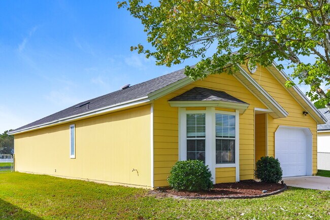 Building Photo - 1936 Hunters Trace Cir