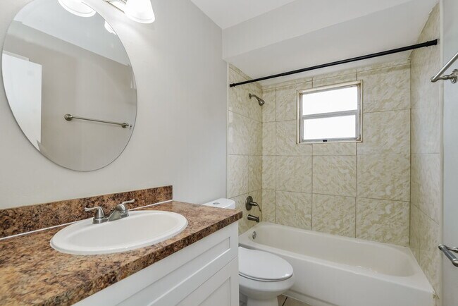 Building Photo - 1061 Portsmouth Ln