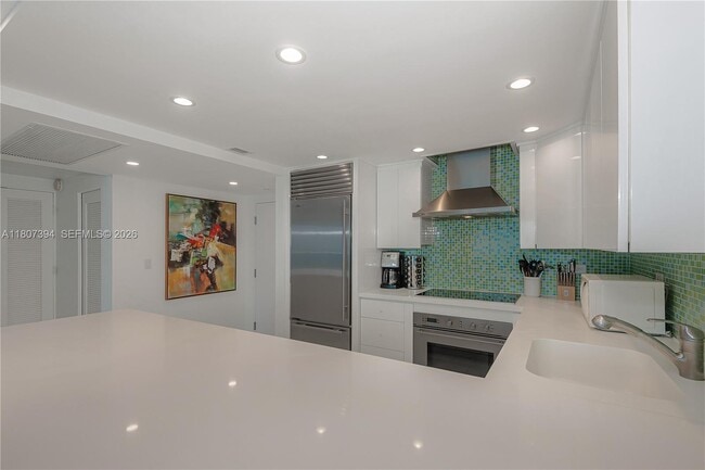 Building Photo - 2301 Collins Ave