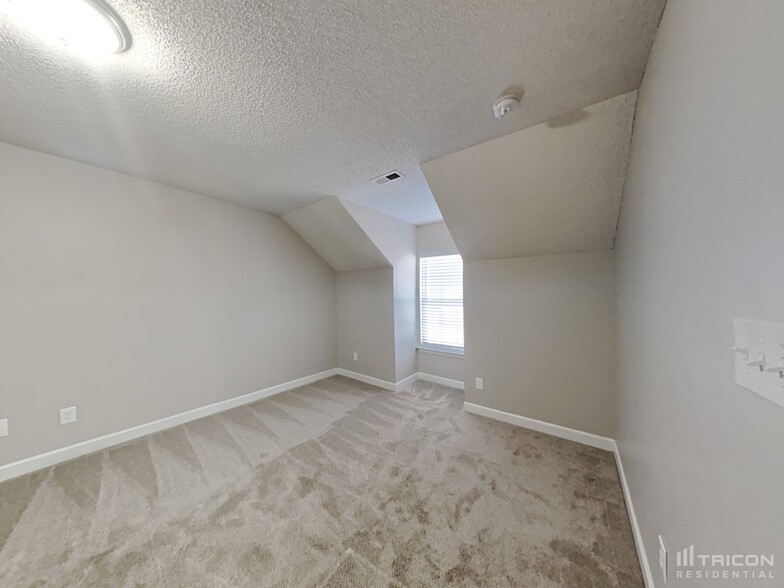 Building Photo - 409 Glencroft Dr