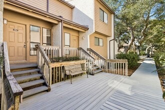 Building Photo - Close to the Beach!