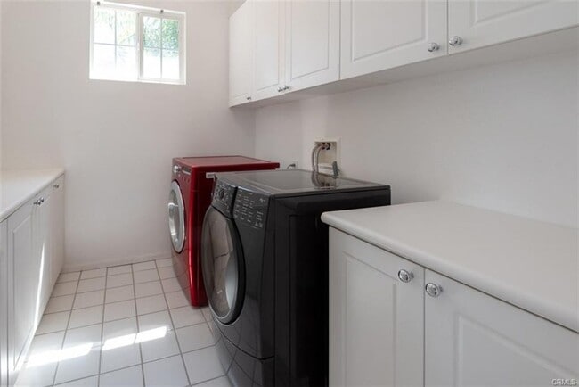 Building Photo - Executive Town Home in Central Torrance