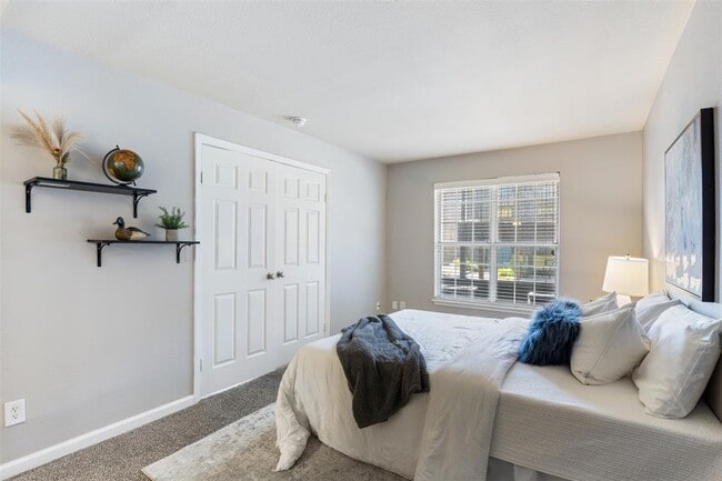 Building Photo - 7685 Northcross Dr