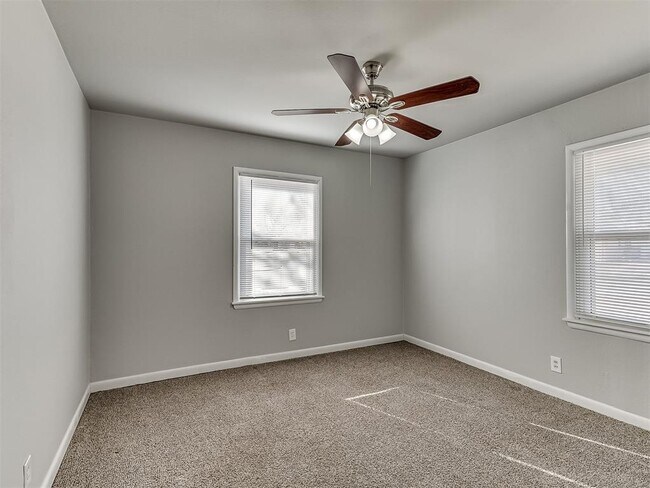 Building Photo - 2641 Kent Dr