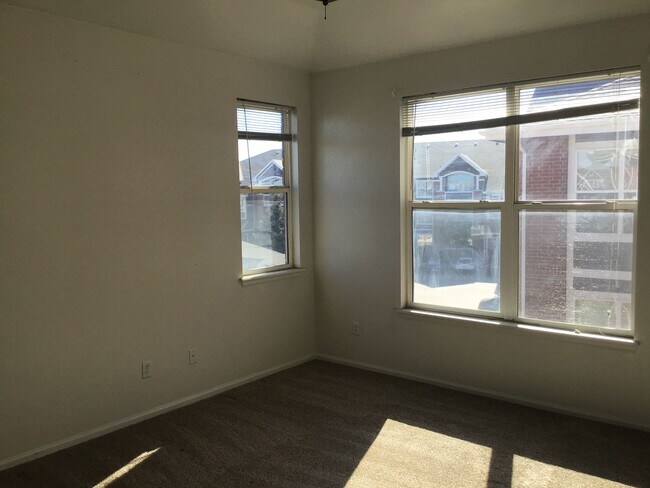 Building Photo - Large 2 bed, 2 bath condo for rent near Anschutz Medical Center