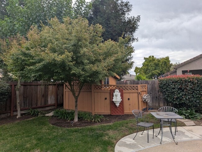Building Photo - Wonderful 4 bedroom home in Clovis offerin...