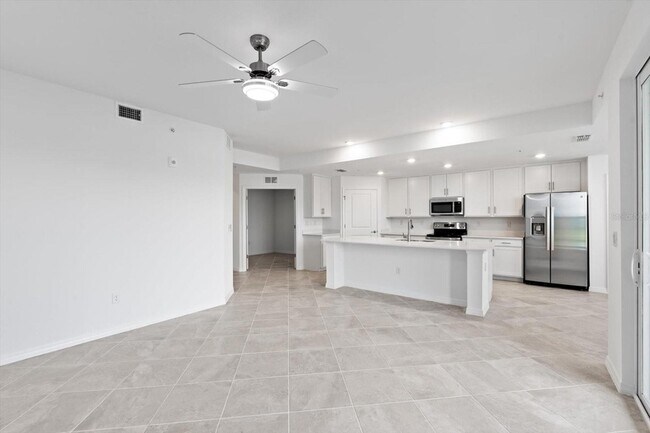 Building Photo - 12440 Wellen Golf St