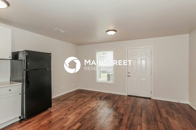 Building Photo - 3 Bedroom Pet-Friendly Home in Louisville,...
