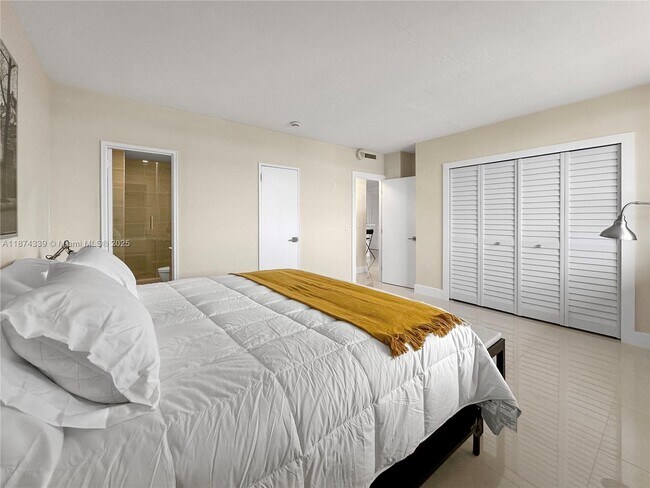 Building Photo - 10185 Collins Ave