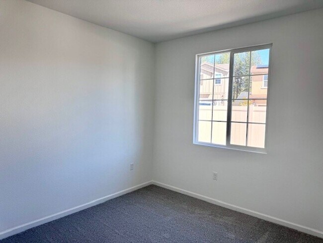 Building Photo - Lovely, spacious and brand new construction at the new Loma Rica Ranch