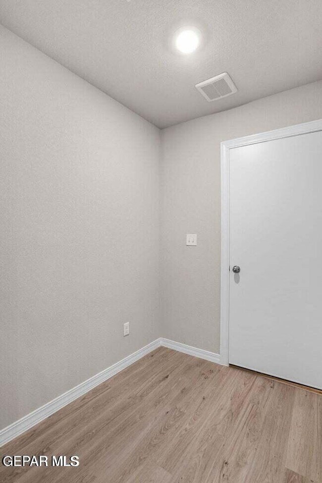 Building Photo - 14581 Firewheel Ave