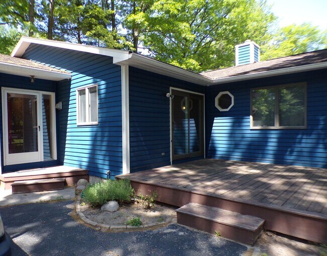 Building Photo - Move-In Ready Home Across from Ski Hill