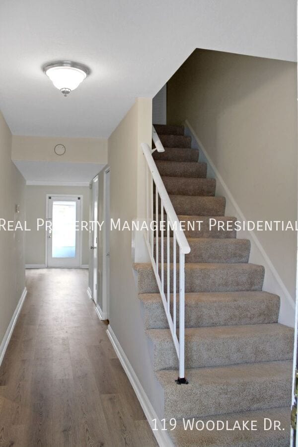 Building Photo - 119 Woodlake Dr