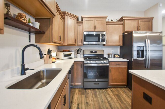 Building Photo - Pet Friendly Three Bedroom!