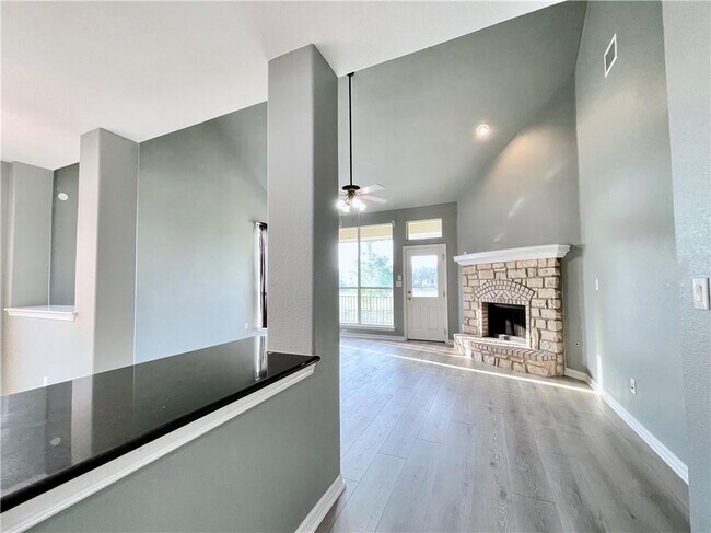 Building Photo - 806 Bent Wood Pl