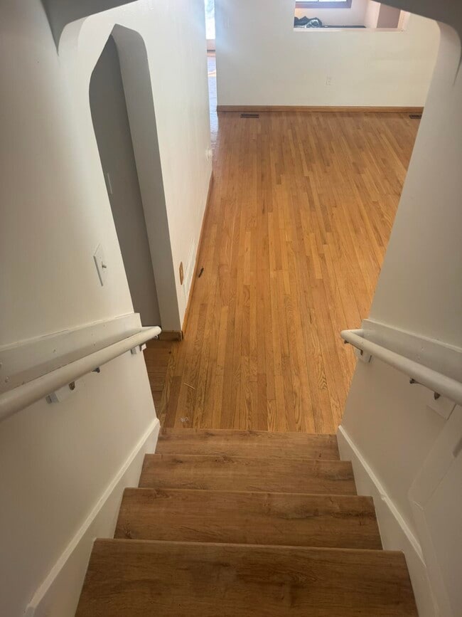 Building Photo - 3079 Pittsview Dr