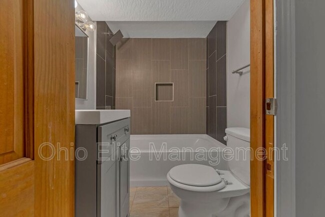 Building Photo - 2023 Sullivant Ave