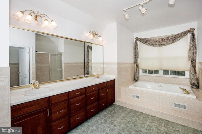 Building Photo - 189 Christopher Dr