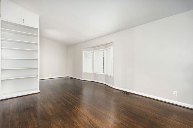 Building Photo - 1236 Oakwood St