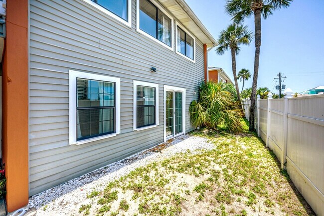 Building Photo - 4000 Gulf Terrace Dr