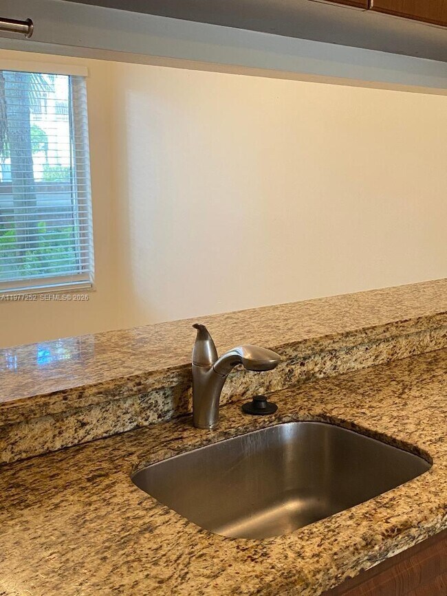 Building Photo - 22104 Glenmoor Dr