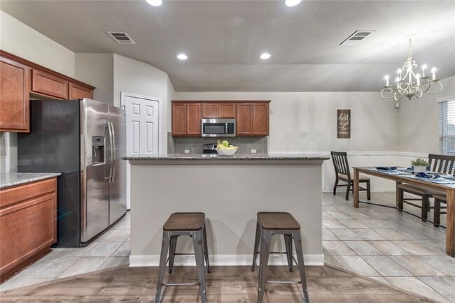 Building Photo - 328 Langely