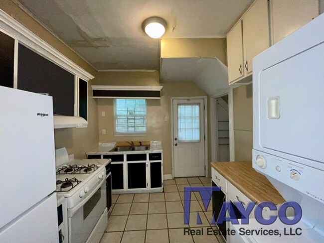 Building Photo - Great 2 bedroom in Highland!