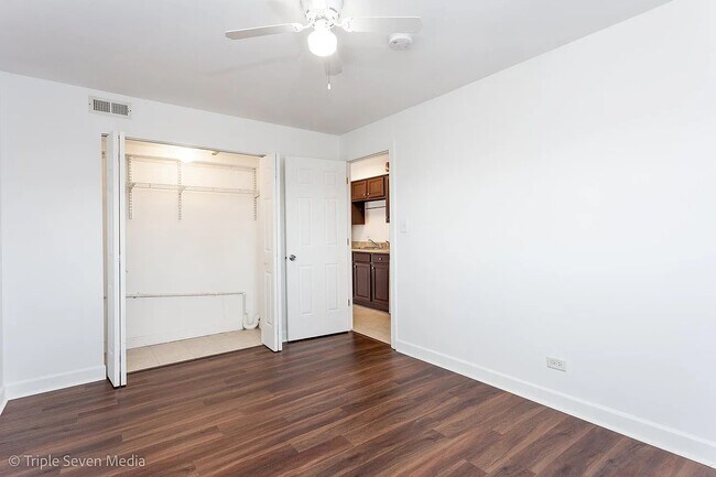 Building Photo - 7900 S 83rd Ct