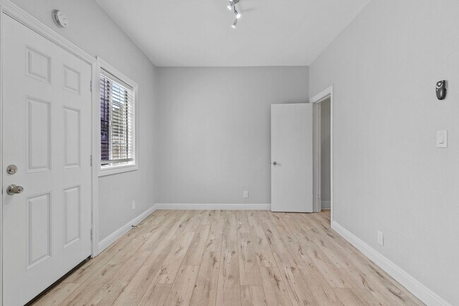 Interior Photo - 338 - 350 E. 7th St.