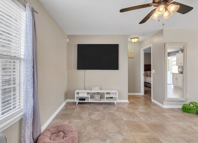 Building Photo - Renovated 3BR/2BA All-Brick Home | South C...