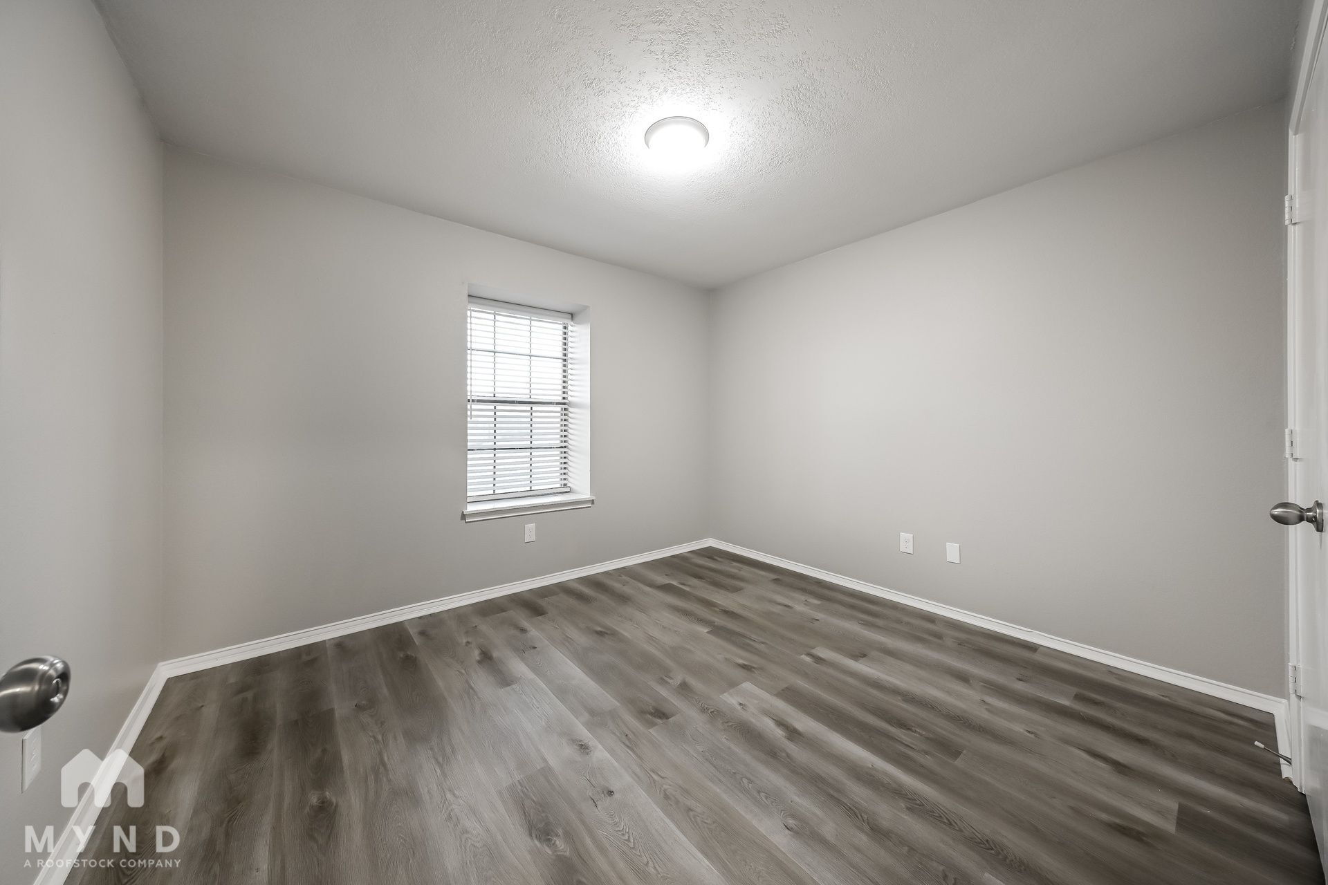 Building Photo - 701 Hillside Dr