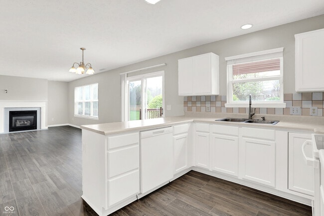 Building Photo - 5761 Cantigny Way S