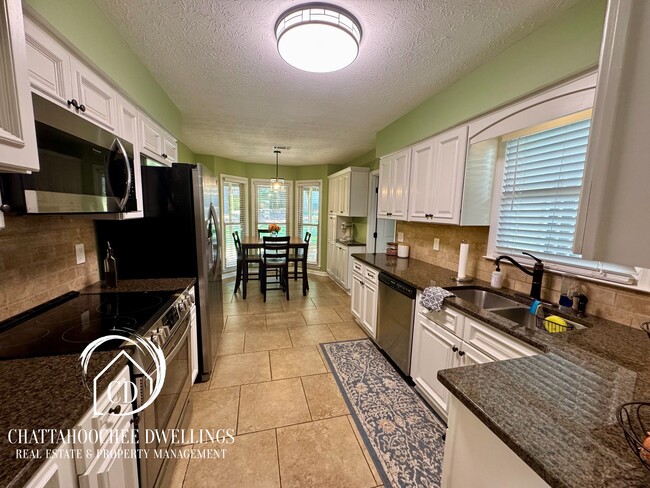 Building Photo - 5936 Manassas Dr