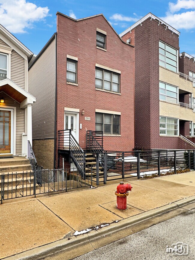 Building Photo - 1504 W Augusta Blvd