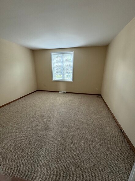 Building Photo - 3 Woodside Dr
