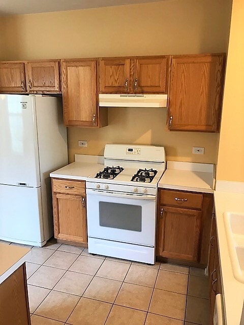 Building Photo - 2235 Lake Ridge Dr
