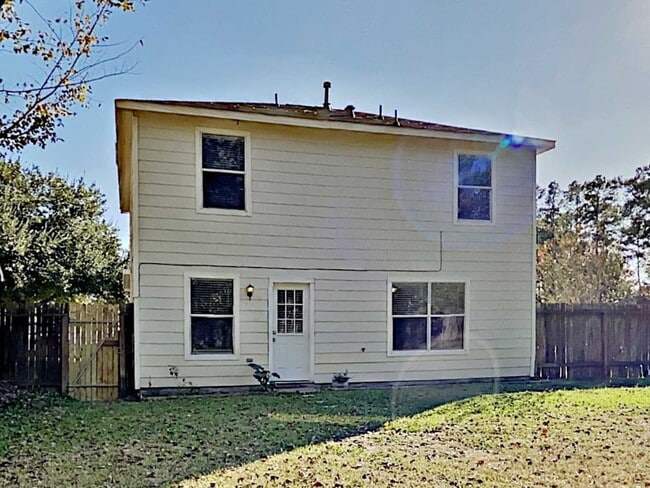 Building Photo - 9211 Shaded Pines Dr