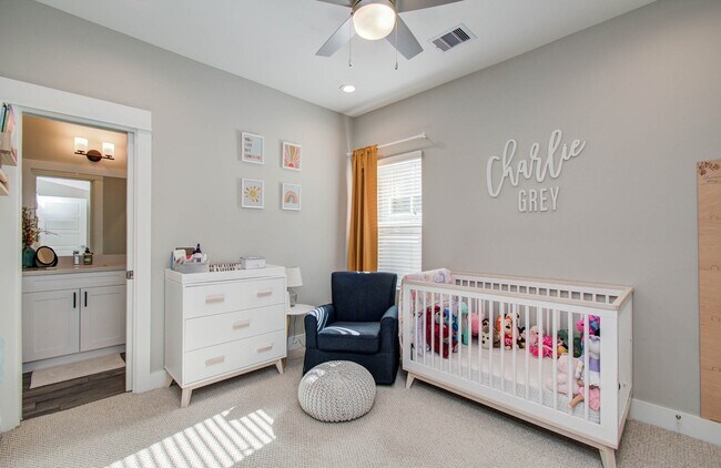 Building Photo - 1221 W Tidwell Rd