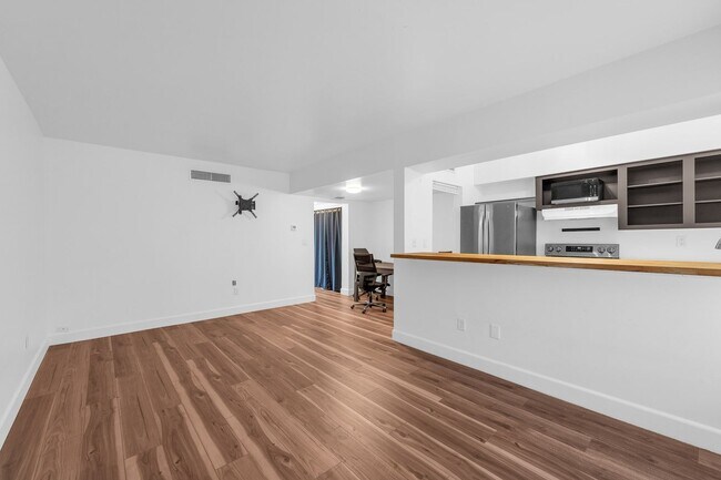 Building Photo - Lake Maitland Living | Mid-Century Charm