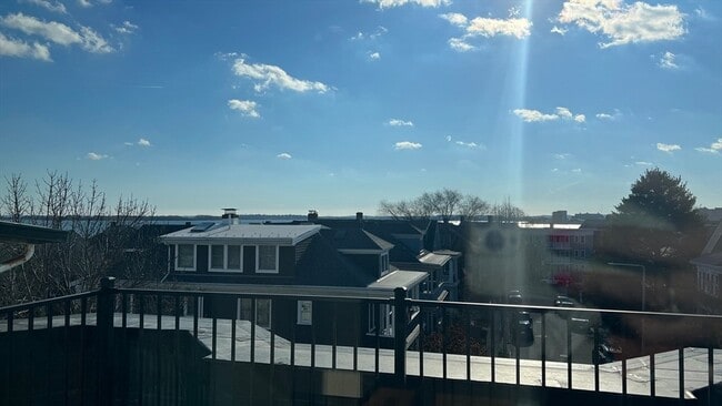 Building Photo - 726 E 8th St