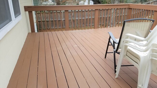 Building Photo - Split foyer SFH in established neighborhoo...