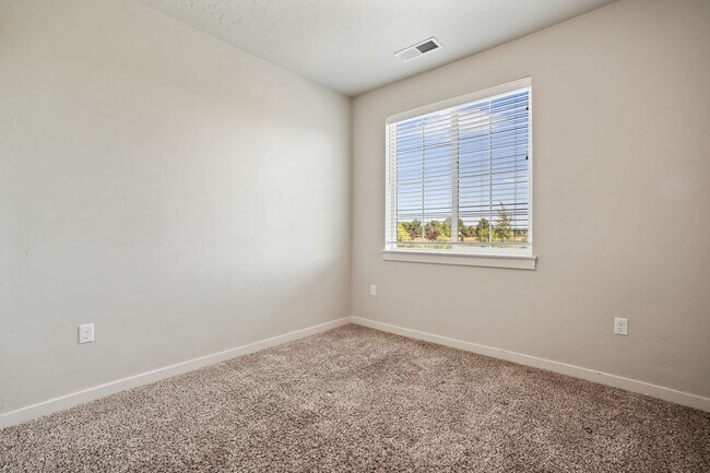 Building Photo - Beautiful Home in Garden City!
