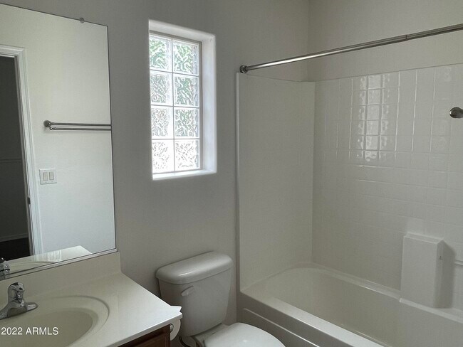 Building Photo - 2924 S Cole Dr