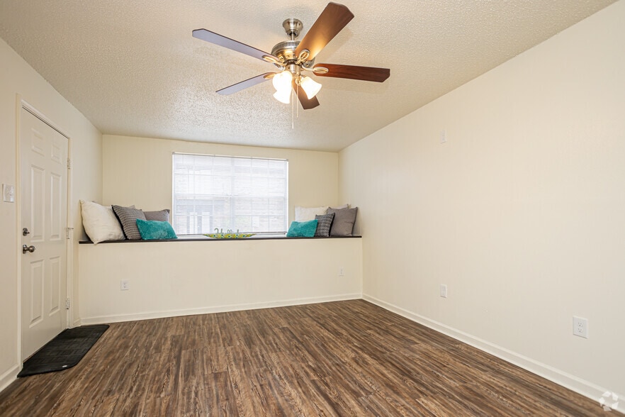 Devonshire Apartments 11620 Airline Hwy Baton Rouge LA 70816