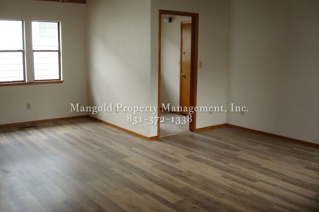 Building Photo - Spacious 3 Bed 2 Bath With Panoramic Ocean...