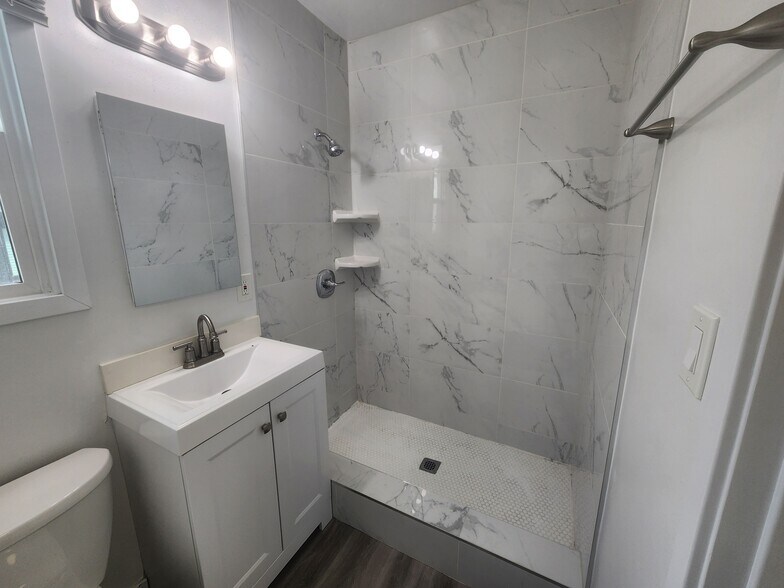 Building Photo - 383 Harvey Dr