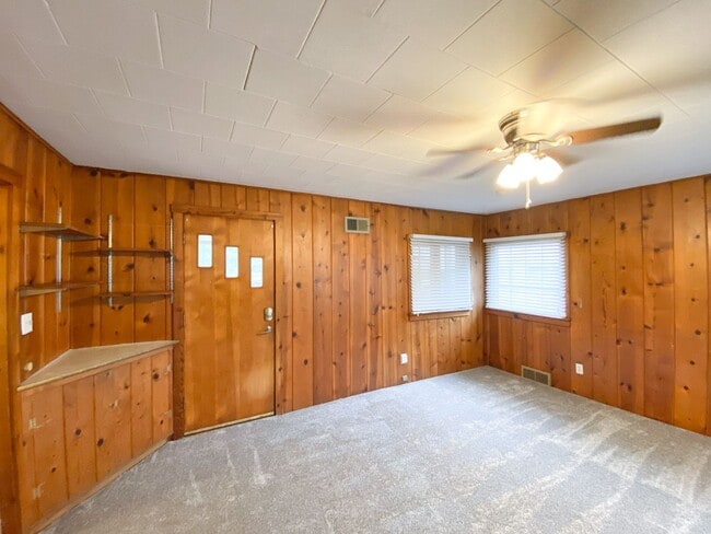 Building Photo - One Plus Bedroom House For Rent!